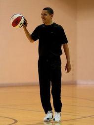 奥巴马打篮球视频,重温总统的青春风采