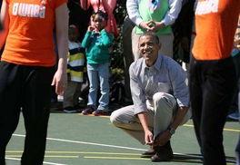 奥巴马打篮球视频,重温总统的青春风采