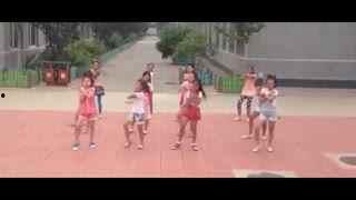 小苹果幼儿园舞蹈视频,萌动人心,童趣无限