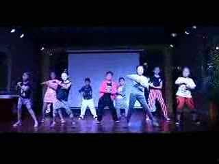 小苹果幼儿园舞蹈视频,萌动人心,童趣无限